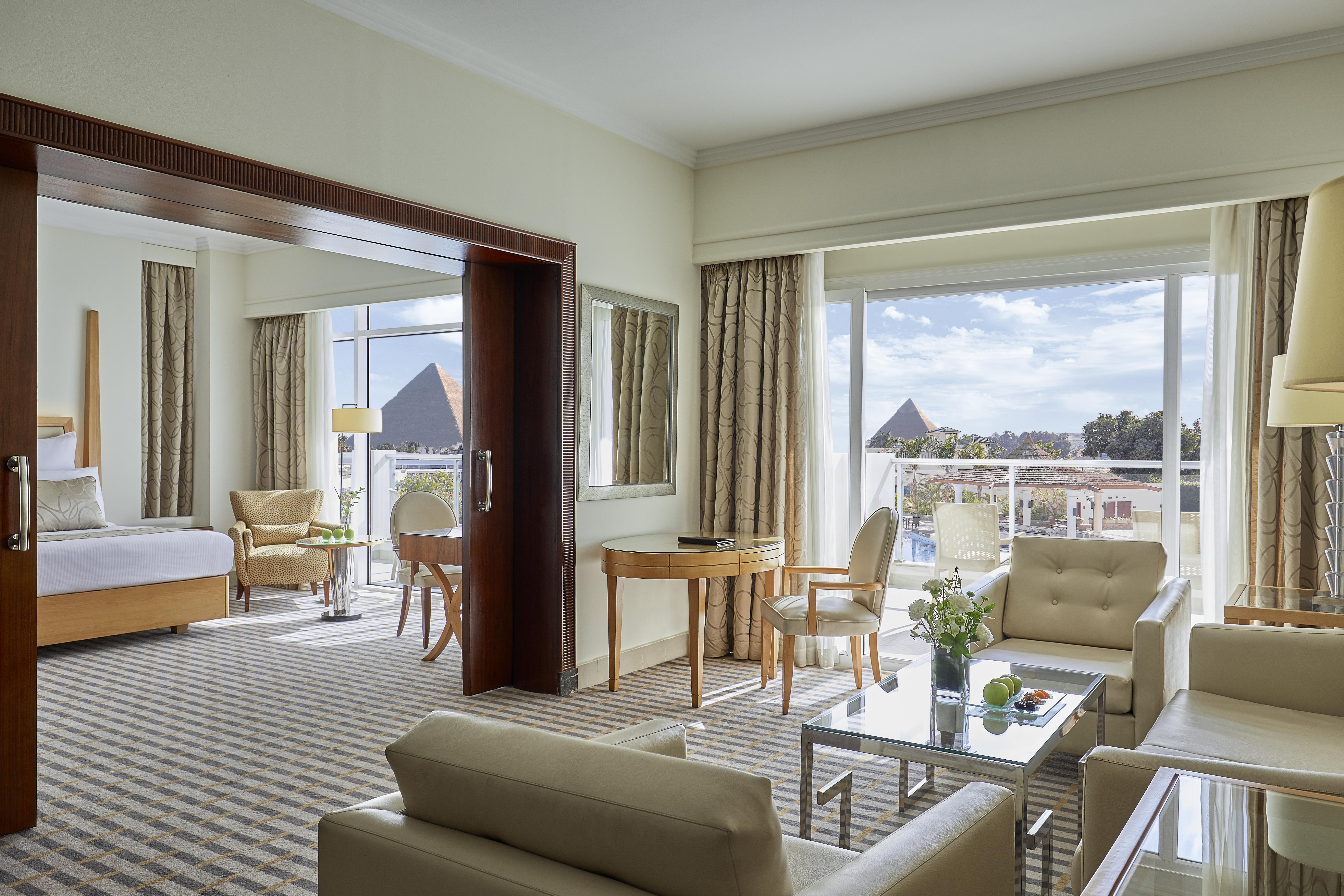Steigenberger Pyramids Cairo Hotel Al Kawm al Akhdar Kültér fotó Suite at the Grand Hotel