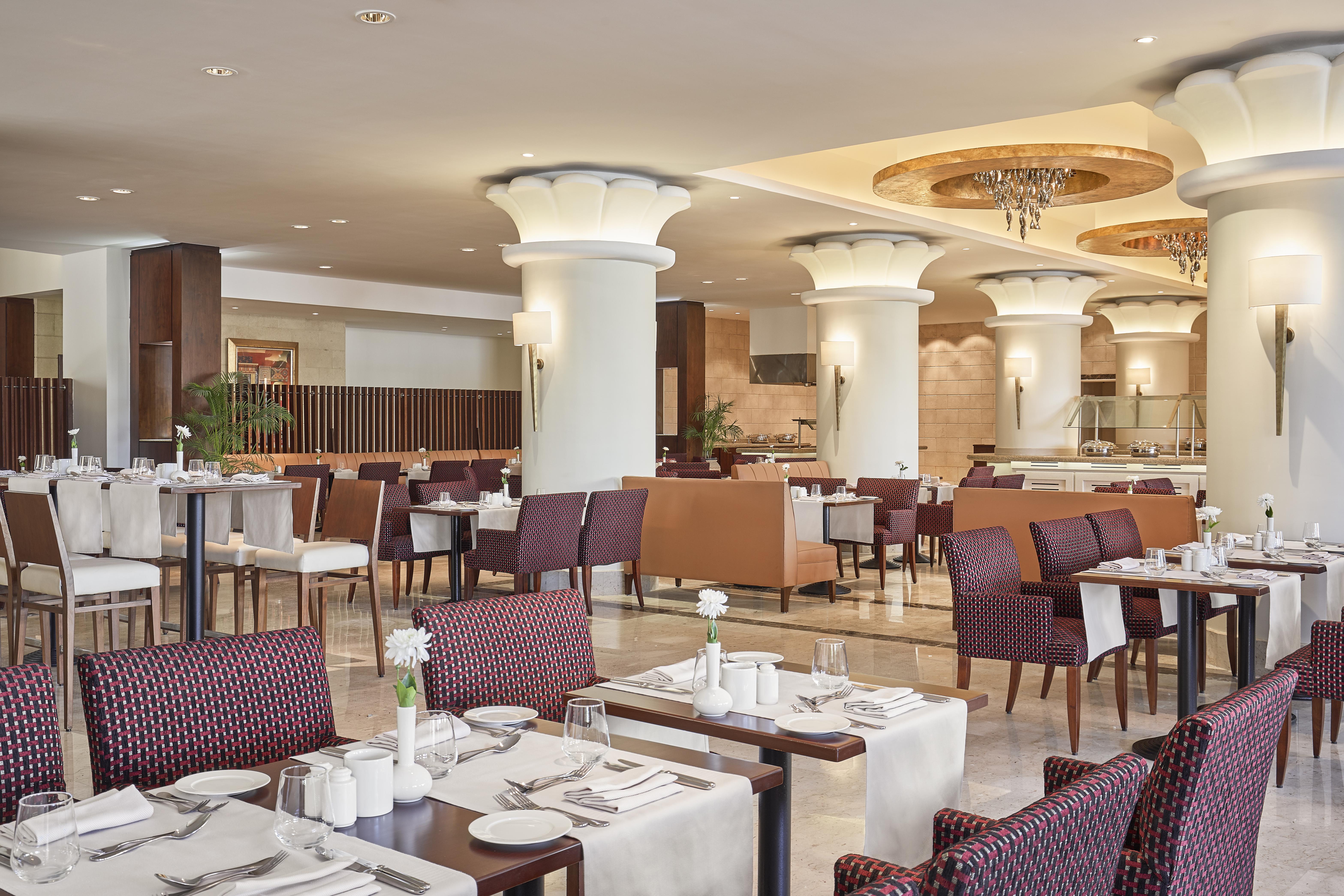 Steigenberger Pyramids Cairo Hotel Al Kawm al Akhdar Kültér fotó The restaurant