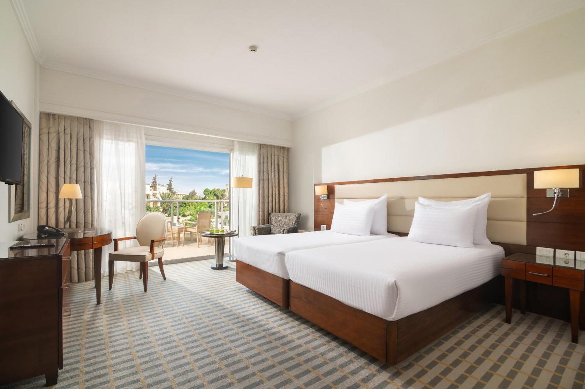 Steigenberger Pyramids Cairo Hotel Al Kawm al Akhdar Kültér fotó Deluxe Room