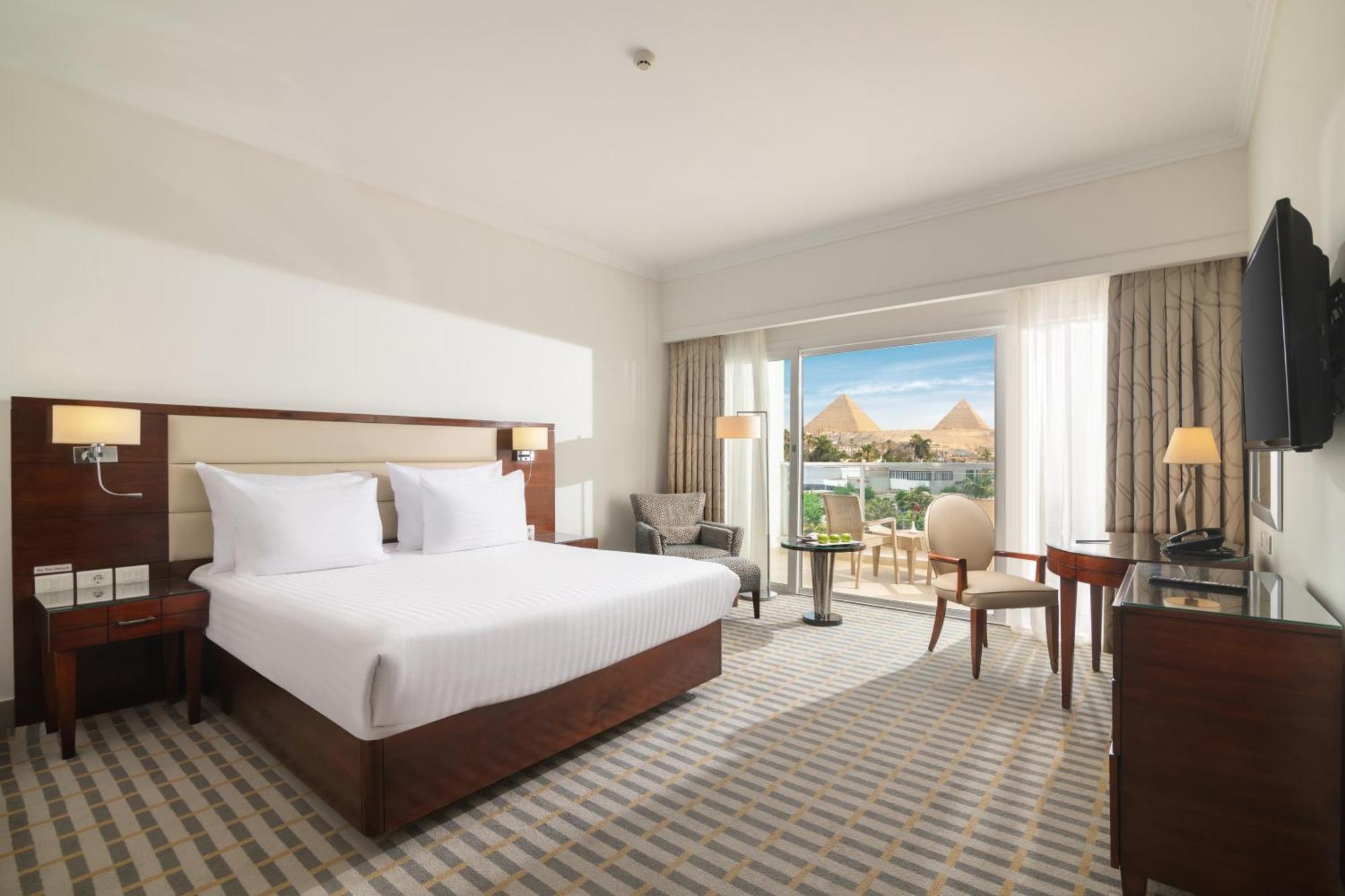 Steigenberger Pyramids Cairo Hotel Al Kawm al Akhdar Kültér fotó Deluxe Room