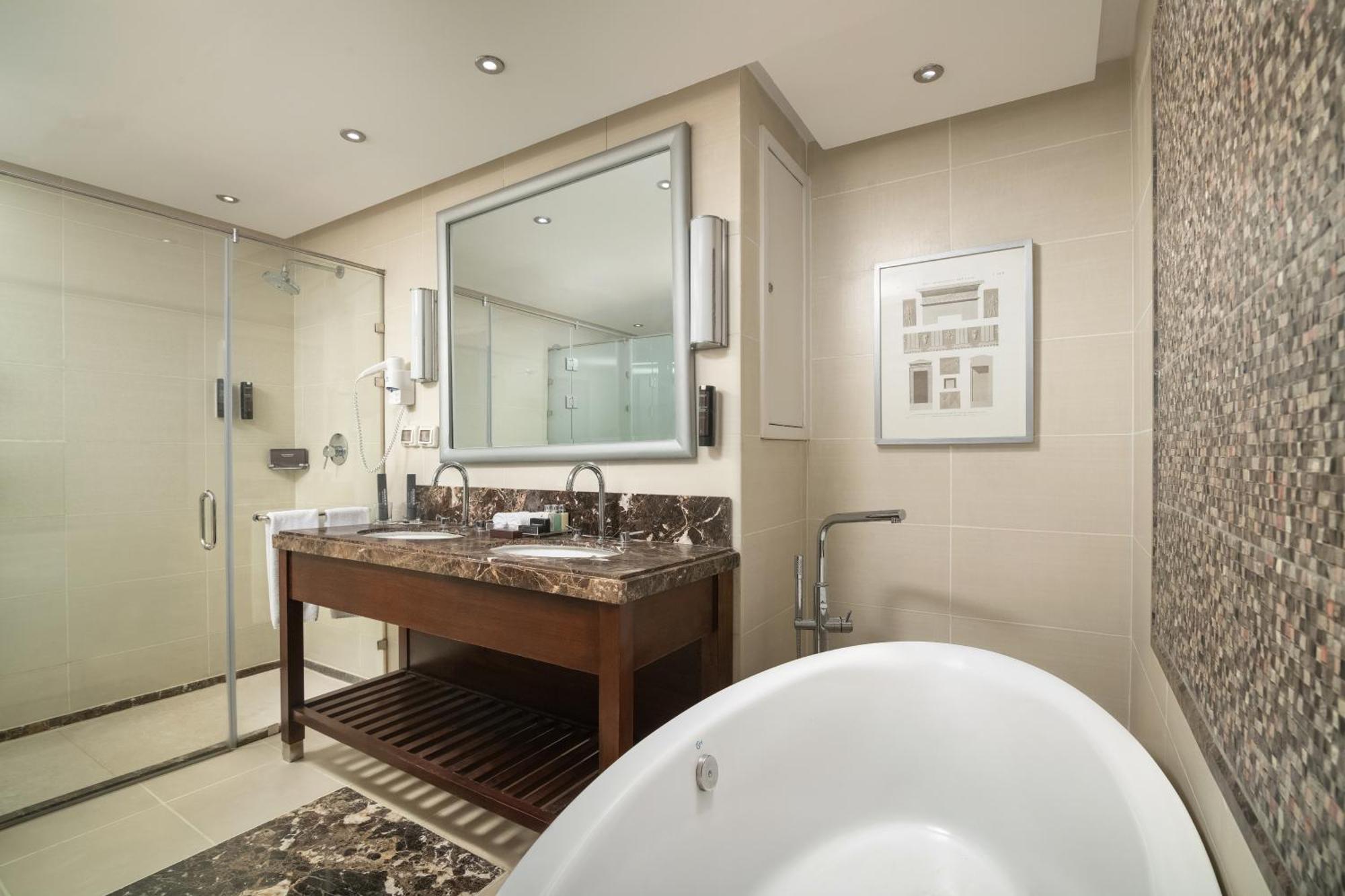 Steigenberger Pyramids Cairo Hotel Al Kawm al Akhdar Kültér fotó Bathroom