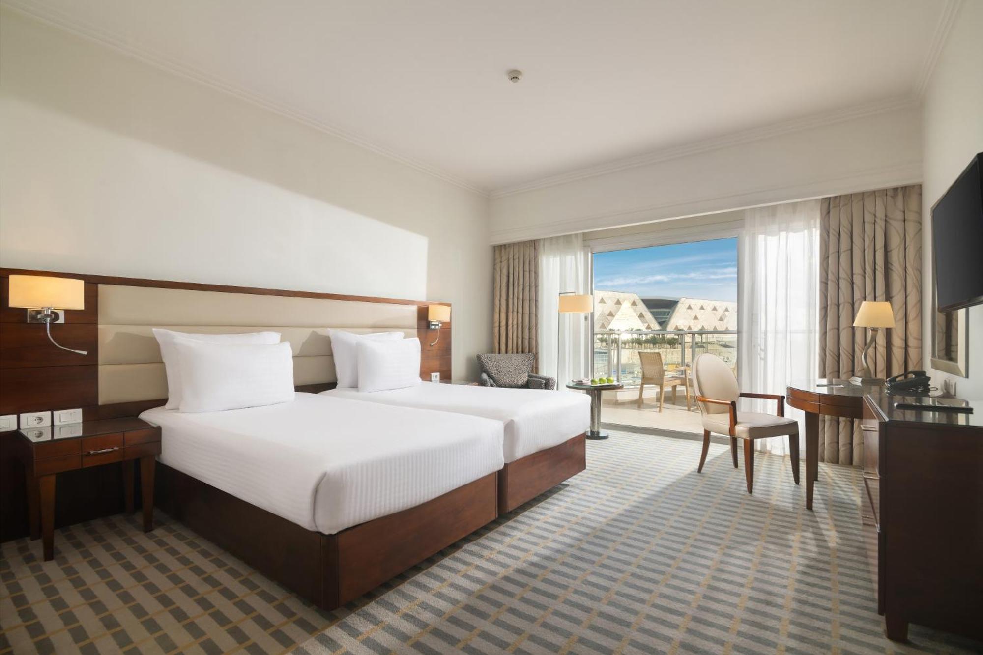 Steigenberger Pyramids Cairo Hotel Al Kawm al Akhdar Kültér fotó Deluxe Room