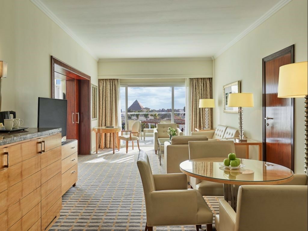 Steigenberger Pyramids Cairo Hotel Al Kawm al Akhdar Kültér fotó Suite at the Grand Hyatt Cairo